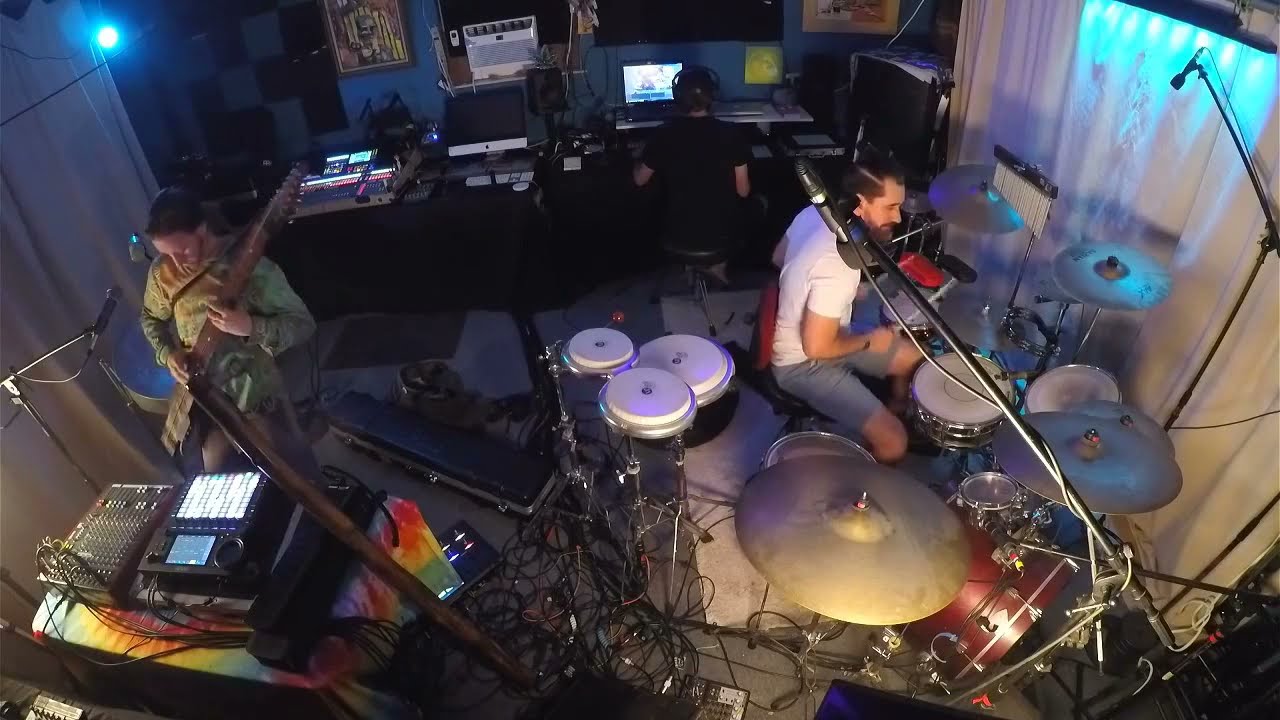 YouTube पर Blade/Halla "Jamtronica Set" 6/14/21 @ FB Live देखें YouTube पर Blade/Halla "Jamtronica Set" 6/14/21 @ FB Live देखें