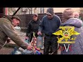 Бойцы ОБТФ ДНР помогают жителям Мариуполя