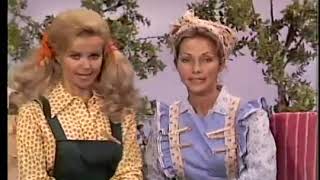 Video thumbnail of "Hee-Haw - The Gossip Girls!"