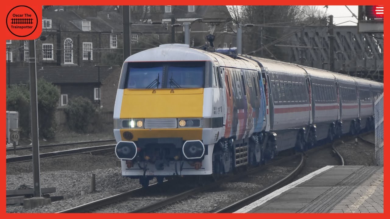 Trains at York (inc: Class 37 RHTT, Northern Belle and West Coast ...
