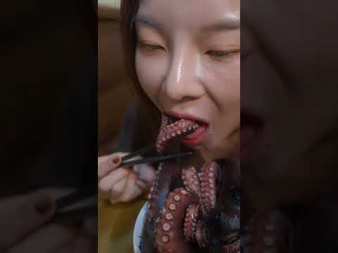 超巨大章魚拉麵 好吃嗎? #美食 #拉麵