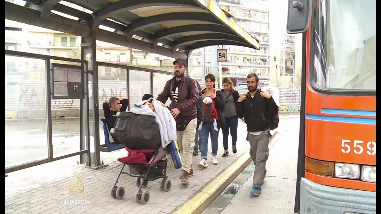 العودة إلى المخيمات اليونانية بعد انتشار أخبار كاذبة حول فتح الحدود