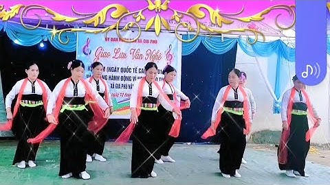 Múa mừng vui chiến thắng bản Sập xa biểu diễn. 