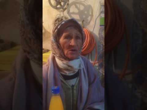 اغنية بالفرنسية من طرف هذه العجوز
