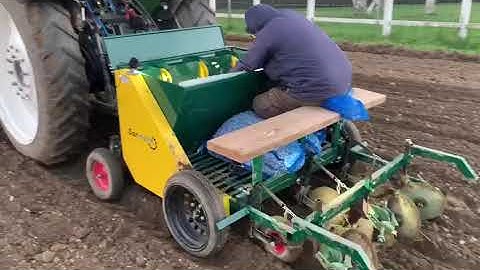 Garmach AGP-3R Garlic Planter in Action | Efficient 3-Row Planting Machine 🌱