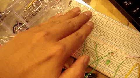 用光敏電阻的感光度來控制LED燈跟聲音