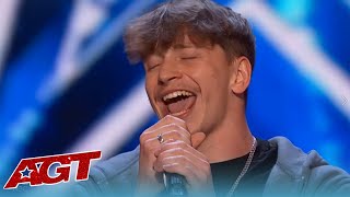 Video-Miniaturansicht von „British Rising Sensation Lee Collinson Gets Standing Ovation on America's Got Talent“