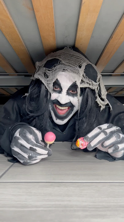 Monster finds smart way to eat candy 🤣👻 #shorts