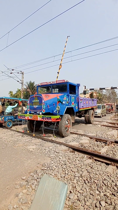 Shaktiman Truck Crossing Railway gate #shorts #shortsvideo #status #viral #viralstatus #short
