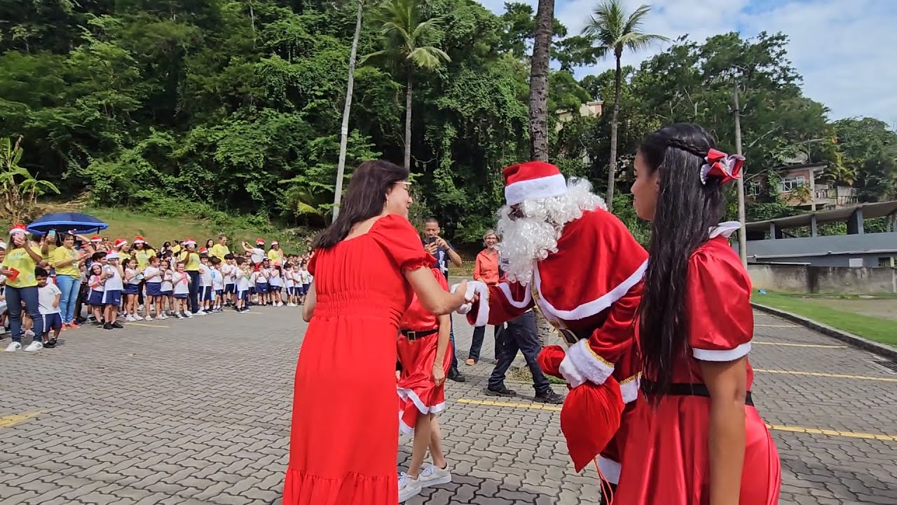 No INSP, a tradicional chegada do Papai Noel de helicóptero anuncia a chegada do clima natalino!