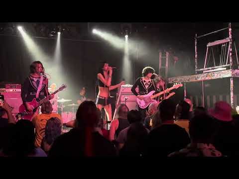 Starcrawler - On 2 U  (Opener)