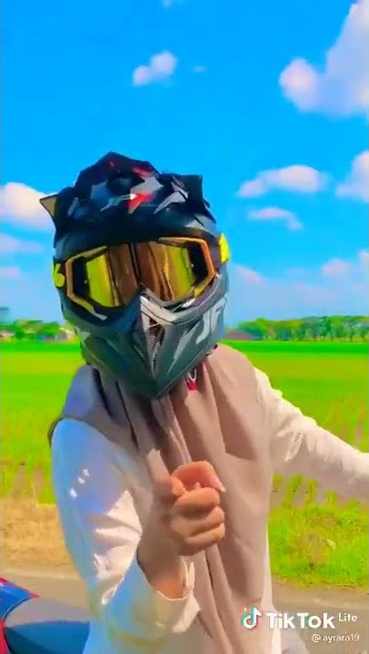 Tik tok viral😱 / cewe manis naik klx