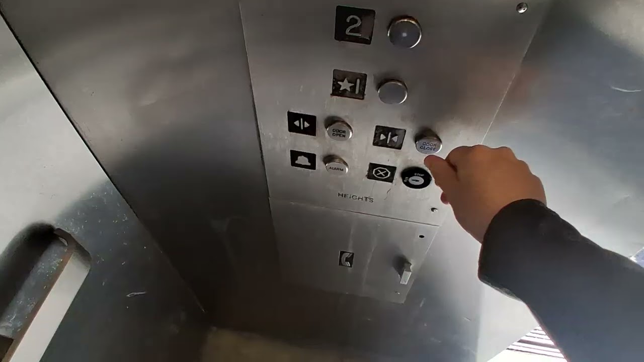 Heights hydraulic elevator at the MTA MNRR Tuckahoe station (Tuckahoe, NY)