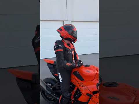 Ride in style - SUPERTECH R10 CARBON HELMET by Alpinestars!