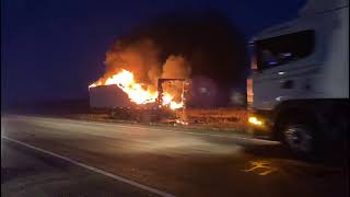 🔴 SE PRENDIÓ FUEGO!!! un CAMIÓN en la Ruta 3 - Chubut