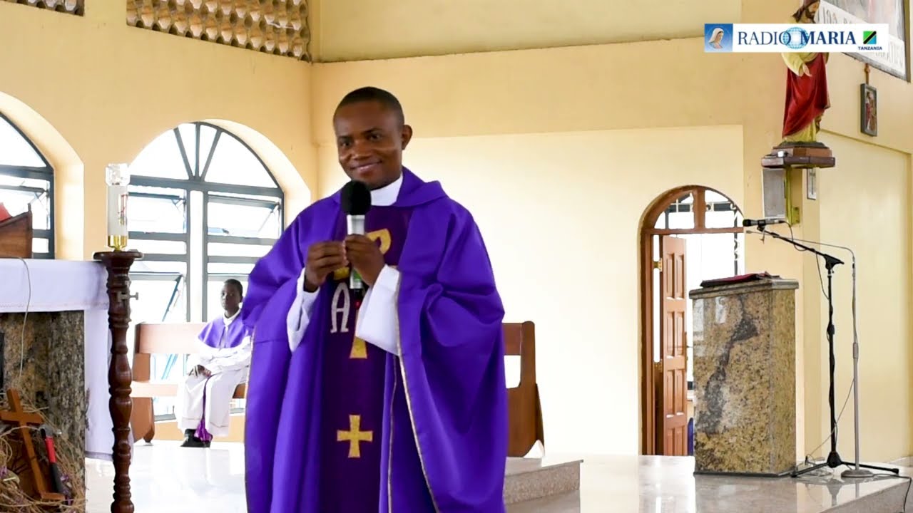 Padre Kashinje na simulizi za Saloon za Kisasa/ Yesu Kristo hakimbiwi anafatwa/ Tuwapokee wakosefu