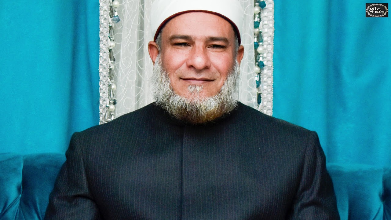 هل الامام الشافعي استحب لفظ سيدنا محمد في التشهد اثناء الصلاه