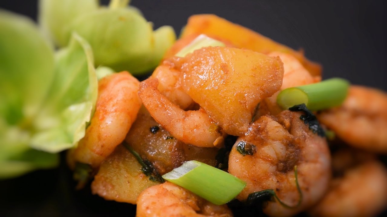 Chinese Prawns & Mango Stir Fry (Asian Style Cooking Recipe)