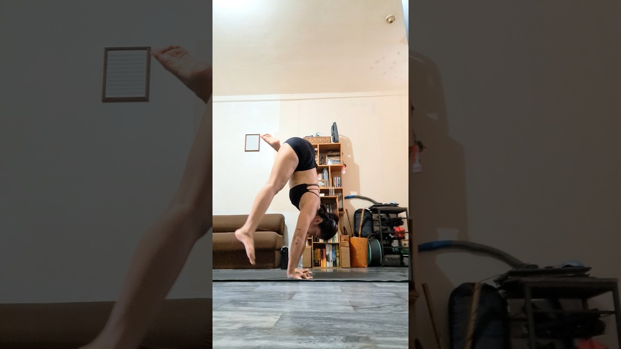#handstand #workout #dance #yoga #calisthenics #coach #teacher #lsit #goals #challenge #gym #flex