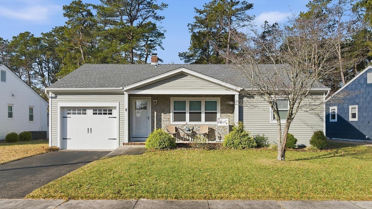 5 Sheepshead Dr, Toms River, NJ