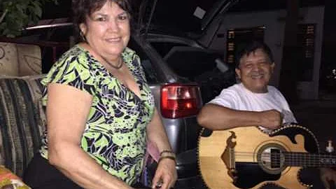 Chuy Scott Y Vicky Serna Ojitos Negros (A Donde Es...