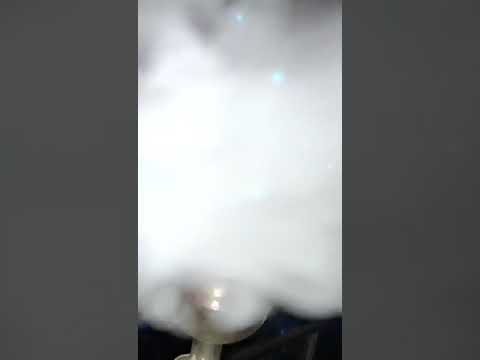 شاب يمني عايش الجو مع الشيشه في ماليزيا