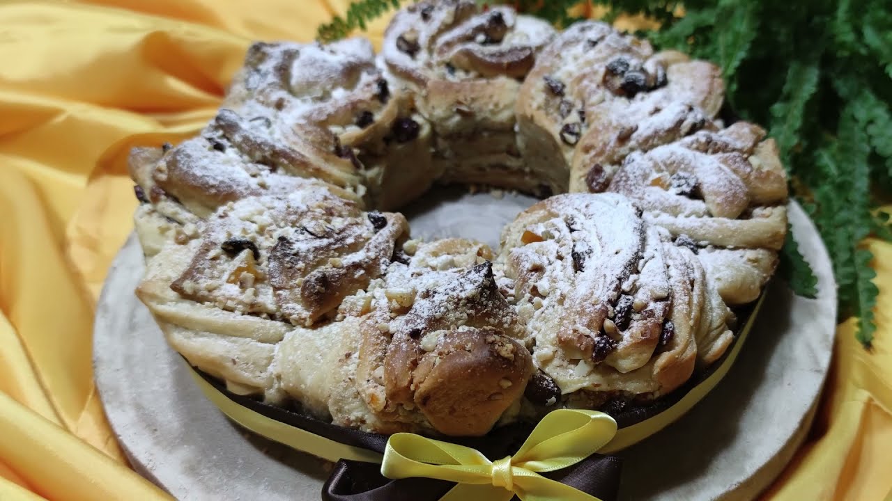 Corona di Pan brioche ripiena di uvetta e frutta secca - ricetta facile