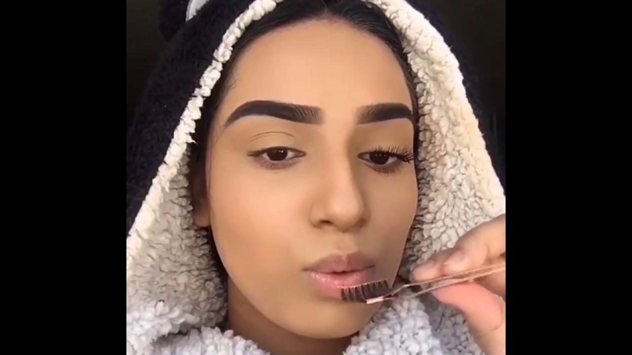 How to apply false lashes - YouTube