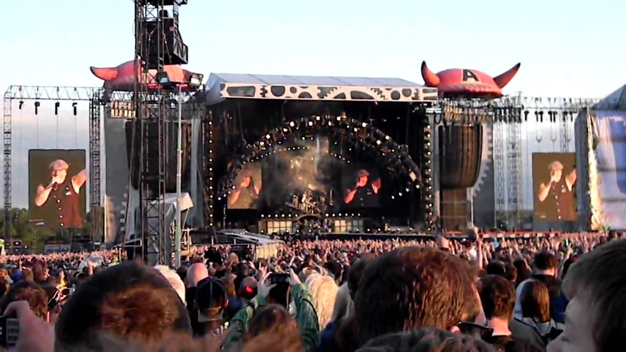 AC/DC @ Download 2010 - YouTube