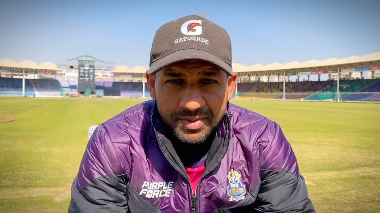 🔥PAKISTANI🔥surfraz ahmed quetta giliter ko guide krty howy🔥