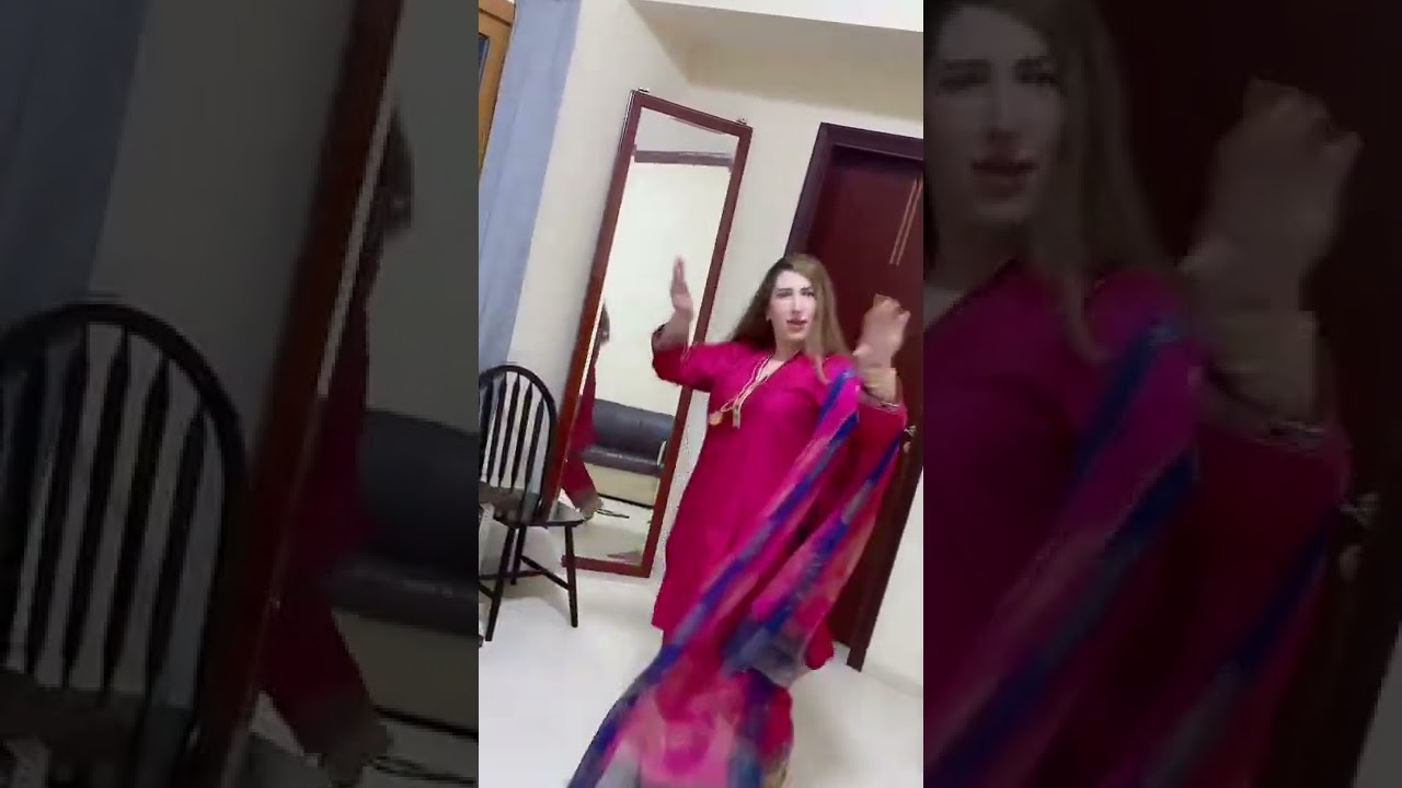 Gul Chahat Garam aw Mast Dance 