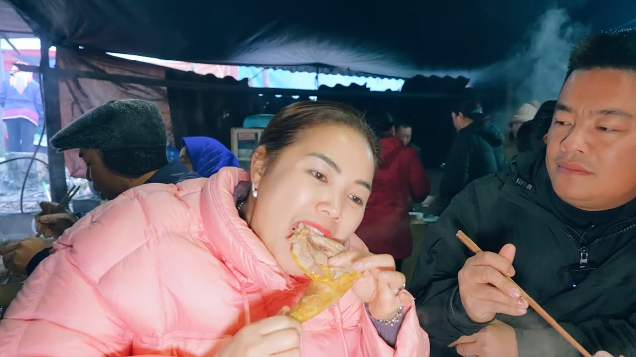 CÙNG CHỒNG DẪN ÔNG CHỦ TÚ ĐI CHỢ PHIÊN LÙNG PHÌNH ĂN LÒNG SE ĐIẾU SIÊU NGON | TUYÊN XINH GÁI