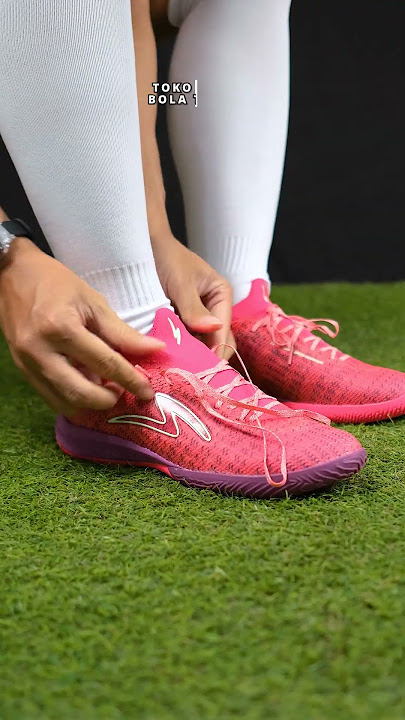Selalu nyaman pake sepatu futsal bercollar sob!👍 #sepatuoriginal #pakaisepatu #asmr #sportiid