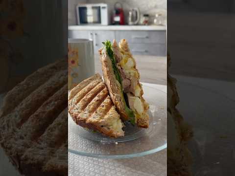 Сендвич с курицей и яйцом 🥪 #сендвич #сендвичскурицей #идеядлязавтрака #завтрак #рецепт #foodblog