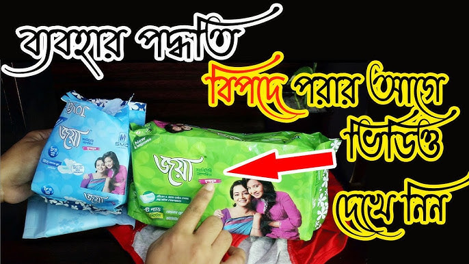 Yosh qizlarning mushuklarining yaqindan olingan fotosuratlari