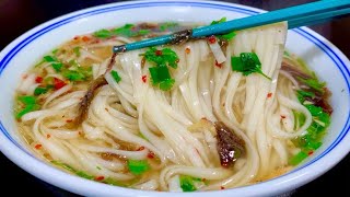 The noodles in clear soup are strong and delicious. The secret recipe of the noodle shop owner