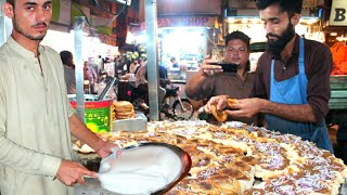 Amazing Ishaq Bun Kabab At Kharadar - Karachi | Pakistani Street Food | @Rashida Hussain