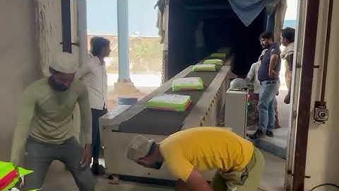 Telescopic Belt Conveyor for 20Kg Tile Adhesive Bags | Neo Conveyors