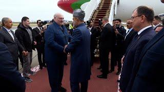 картинка: В аэропорт на одном лимузине! // Лукашенко лично проводил Султана Омана домой!