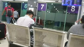 Boarding Bas Di Terminal Larkin