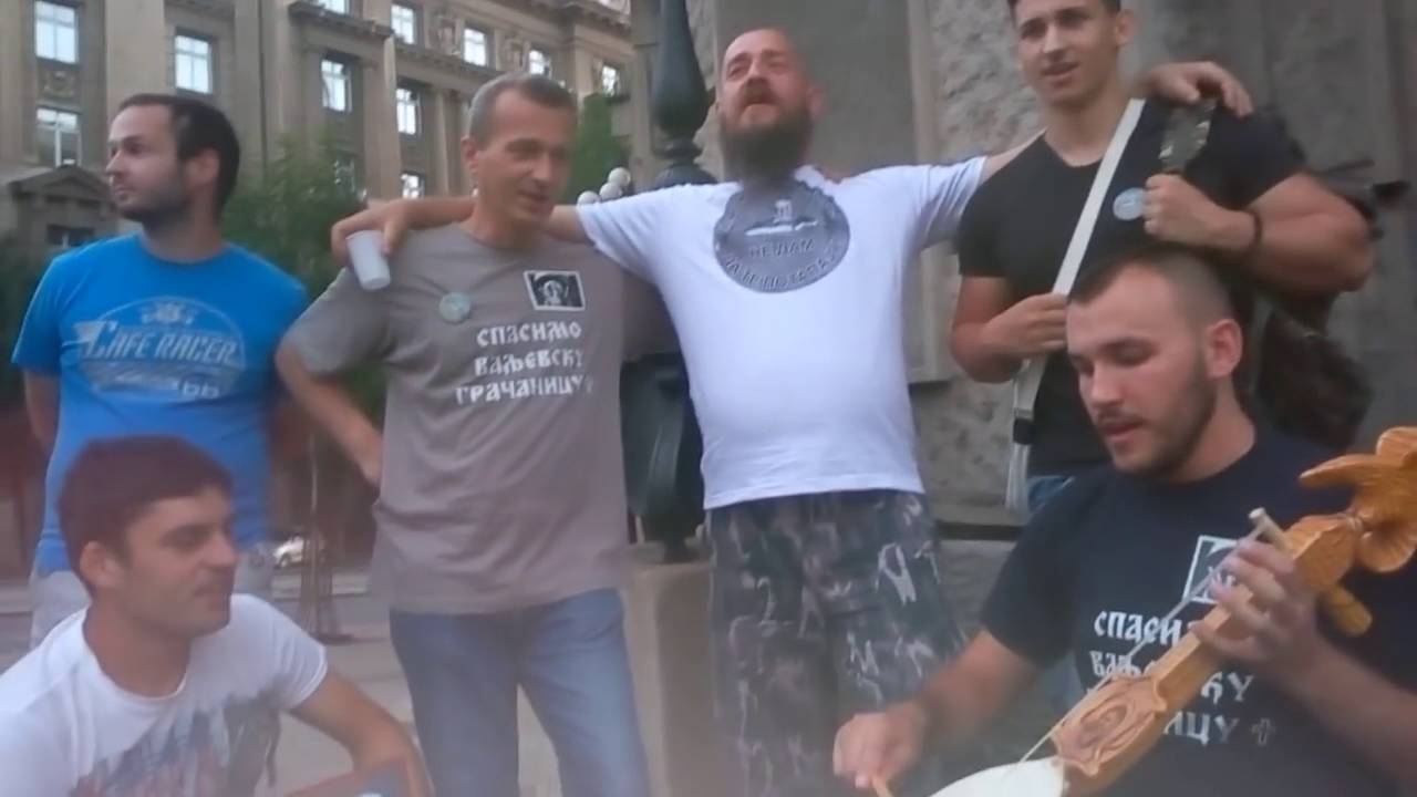 Гусле испред владе након литије׃ Слађан Драјић 09. Јул 2016. - YouTube