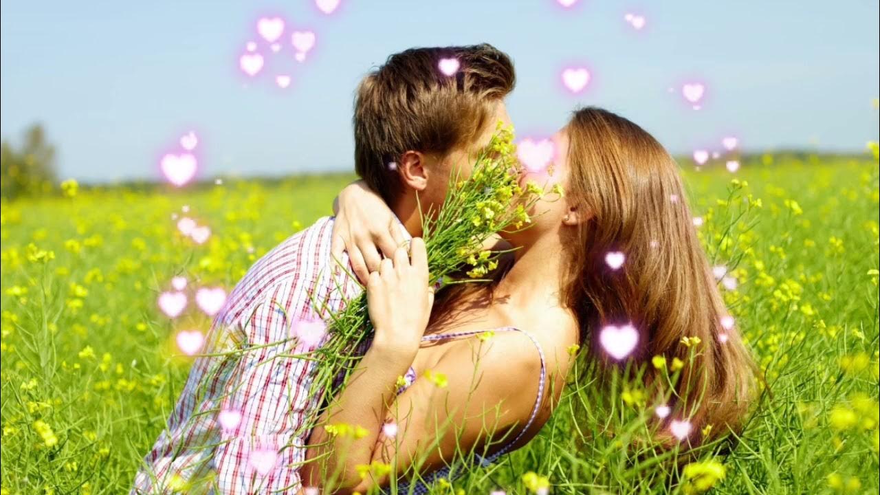 Summer kiss. Поцелуй на природе. Парень и девушка в поле. Мужчина и женщина на лугу. Летний поцелуй.