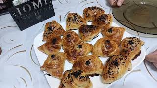 картинка: БЫСТРАЯ САМСА ИЗ СЛОЁНОГО ТЕСТА. ВКУСНЯТИНАААА... . #самса #вкуснаявыпечка #сытныйобед #еда #рецепт 