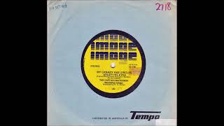 Classic Aussie Singles - My Canary Has Circles Under His Eyes