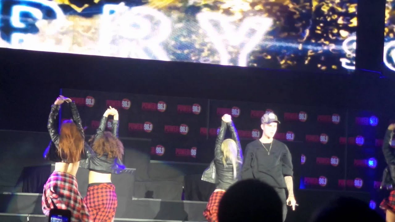 Justin Bieber performing Sorry at Jingle Ball