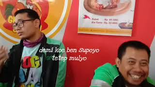 Story w.a grab antri geprek bensu tulungagung (demi koe)