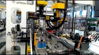 Unicom group: Sistema di manipolazione pezzo su linea a pallet semi-automatica.