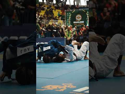 What a performance from Mayssa Bastos 👏  #IBJJFBrasileiros