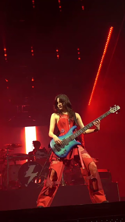 name a better intro 🙂‍↕️🙂‍↕️ #thewarning #ontour #alejandravillarreal