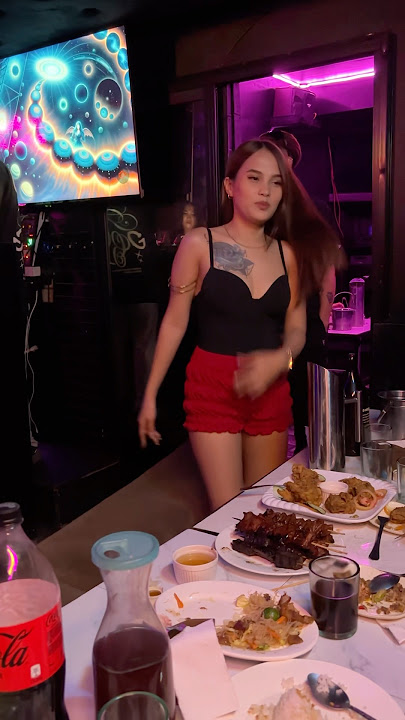 Hot Filipina shows off dancing skills 😁